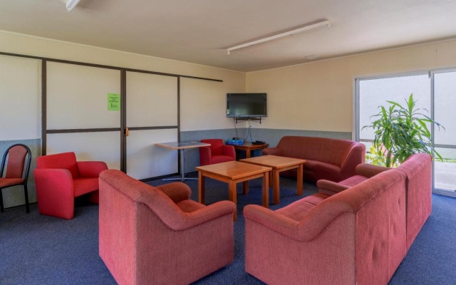 Aloha Apartments – Lobby – Burnt Pine