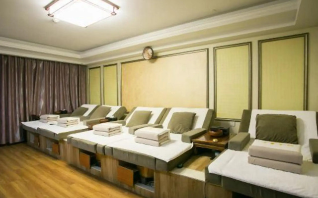 Ganlinhui Malson New Century Hotel