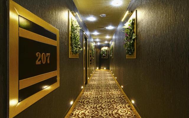 S White Hotel