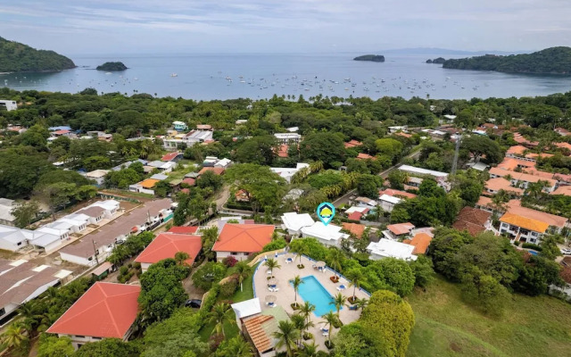 Modern Top-Floor Condo with Panoramic Views and Community Pool