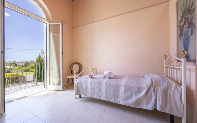 Villa Clara few km From the sea