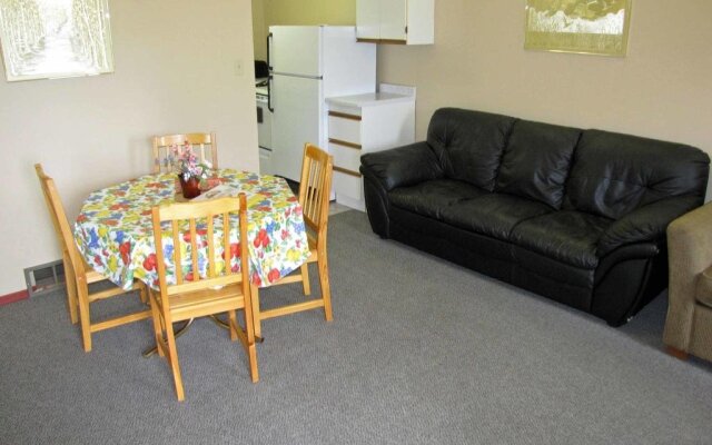 Bear Country Inn and Suites