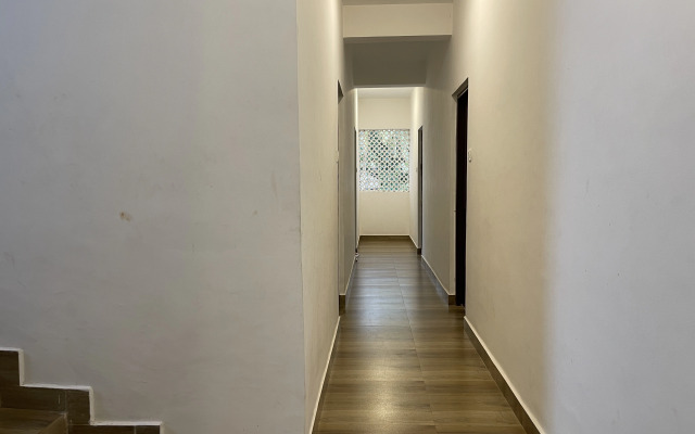 Salotel- near Mae De Deus Church