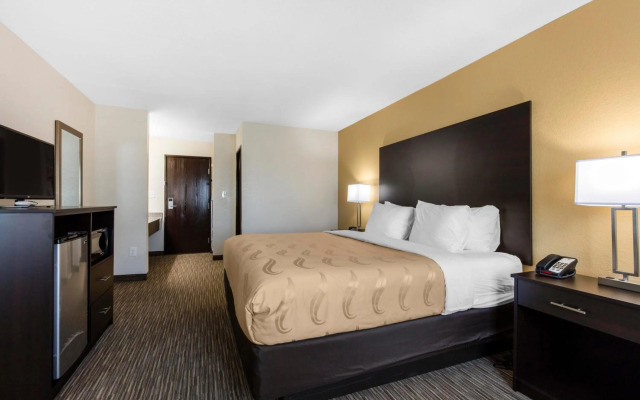 Quality Inn & Suites Metropolis I-24