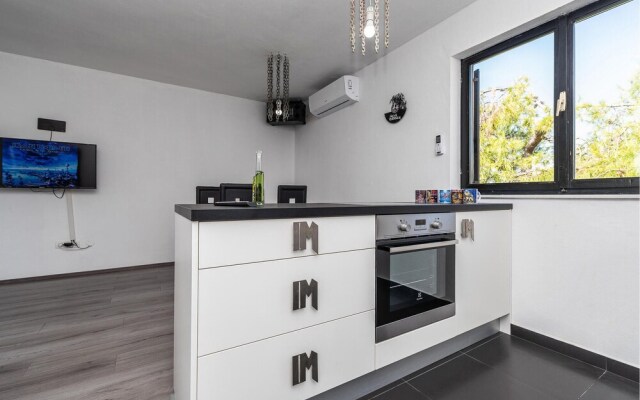 Beautiful Home in Privlaka With Wifi and 4 Bedrooms