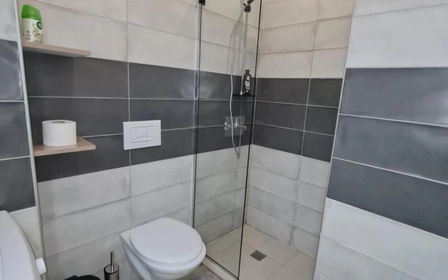 Sunny Apartment - Blloku Tirana, near Lake