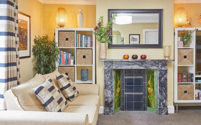 Host Stay Muggles Mews