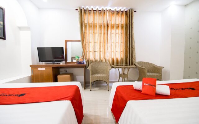 RedDoorz Plus @ Trung Son Residence