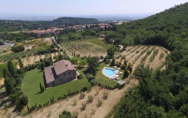 Independent Residence With 14 Beds in Montepulciano-podere Monti