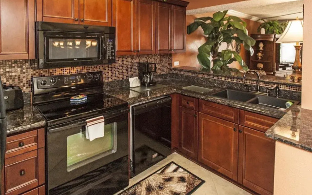 209 Mariner West
