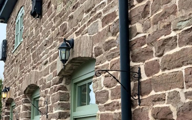 England's Gate and Coachhouse