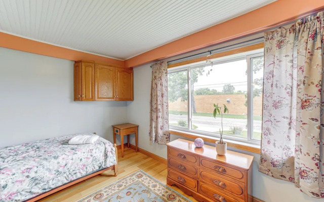 Near Saugatuck Dunes: Pet-friendly Fennville Home!