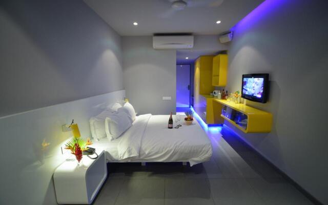 SinQ Party Hotel