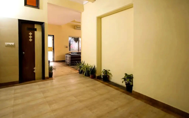 OYO 8240 Maan Residency