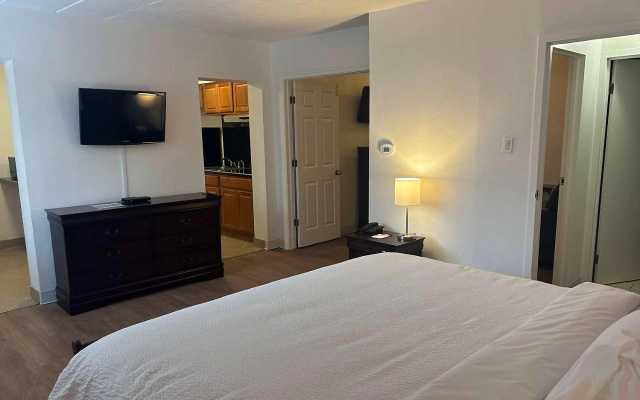 Ramada by Wyndham Butler/Tesla Biohealing Resort