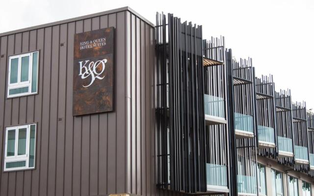 King and Queen Hotel Suites