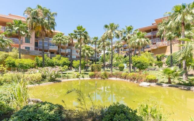 Malagasuite Higueron Beach And Pool Apartment