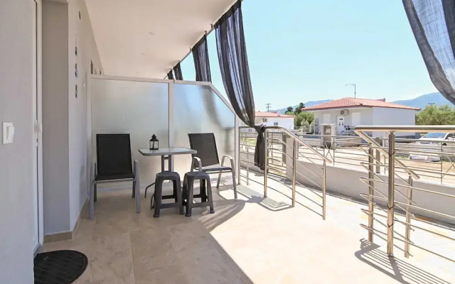 Aigli Garden Getaway, Steps From Vrasna Beach