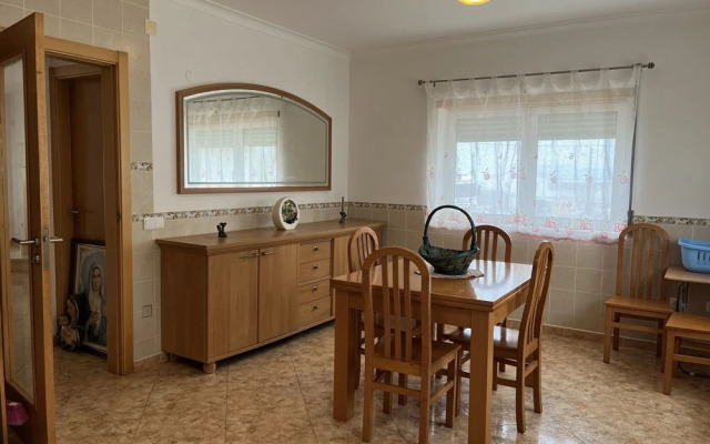 Salmon Villa near São Martinho do Porto