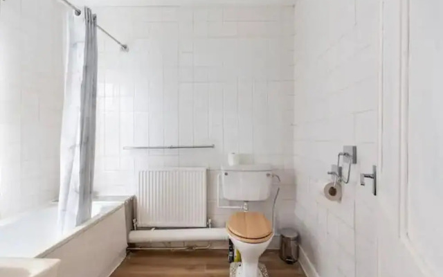 Cheerful Maisonette in the Heart of Orrell Park