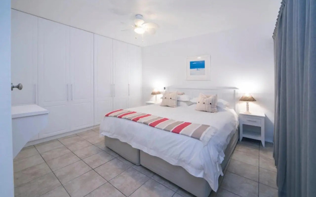 Kelly's Beachfront Apartments