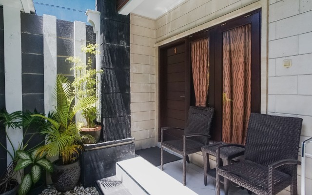 Denays Guest House Jimbaran By Zuzu