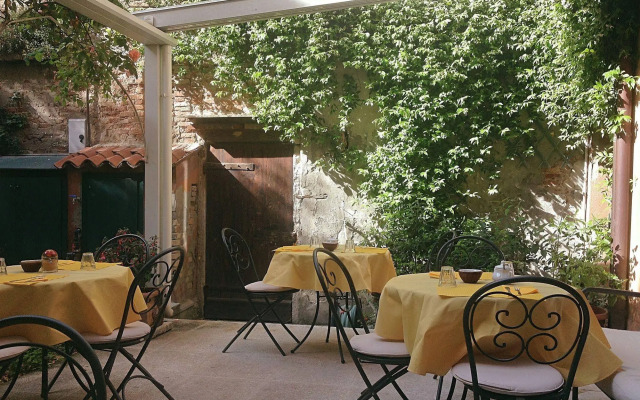 3749 Ponte Chiodo Guest House