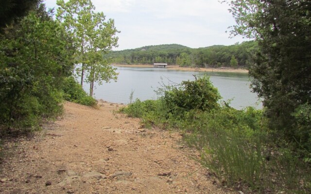 Scenic Terrace 2 Bedroom Condo by Redawning