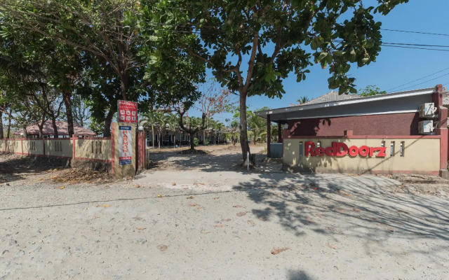 RedDoorz near Pantai Ujung Genteng