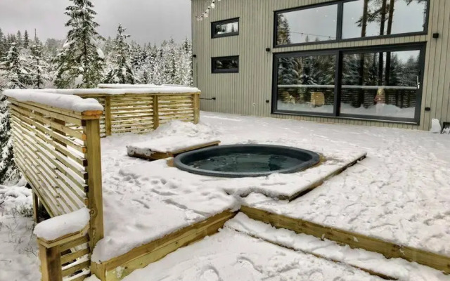 Skogly - Ny stor hytte, Unike Finnskogen