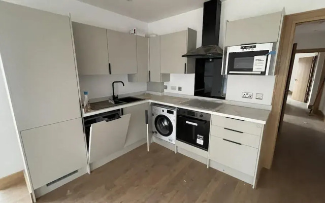 Exquisite Riverside Living in a Stunning Flat