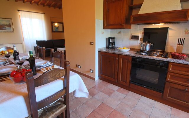 Elegant Farmhouse in Campriano With Swimming Pool