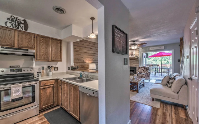 Updated Ruidoso Mountain Escape w/ Deck & Balcony!