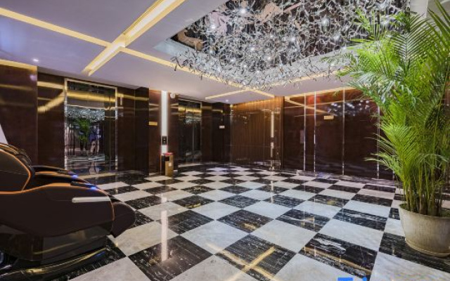 Palace Hotel (Yongfeng South Subway Station)