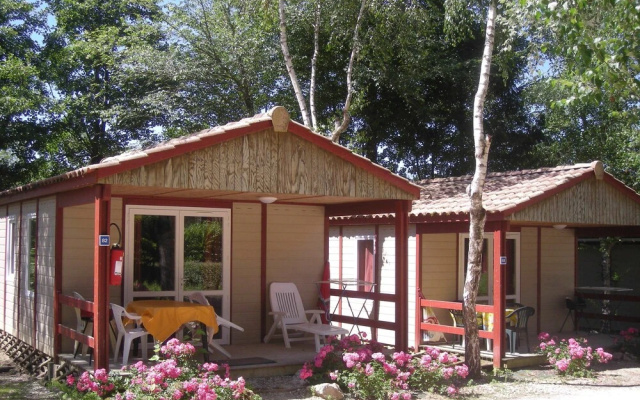 Camping Les Lacs de Courtes - Gîtes