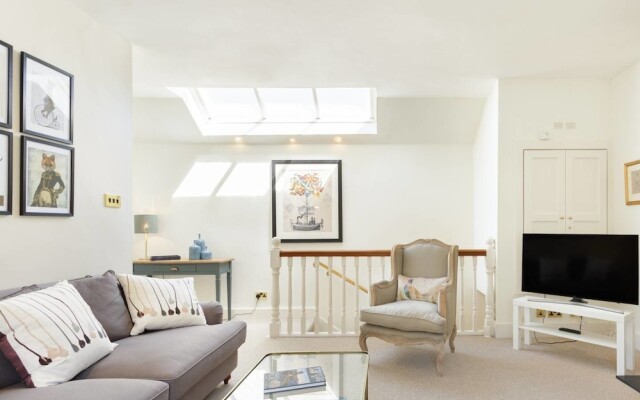 Picturesque Mews House on Cosy Cobbled Street