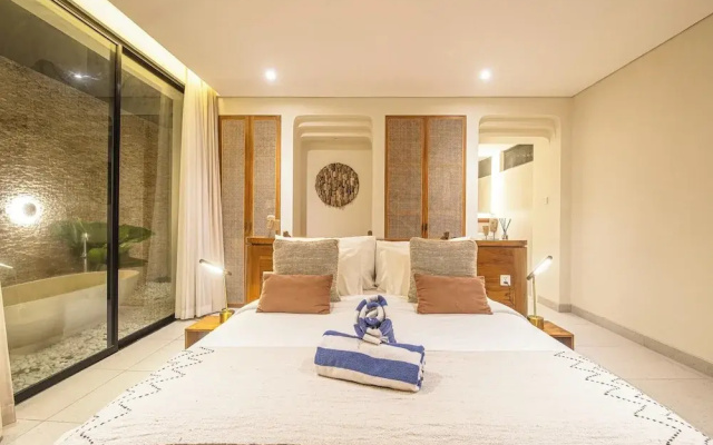 Elegant 4BR Seminyak Villa 10 min From Center