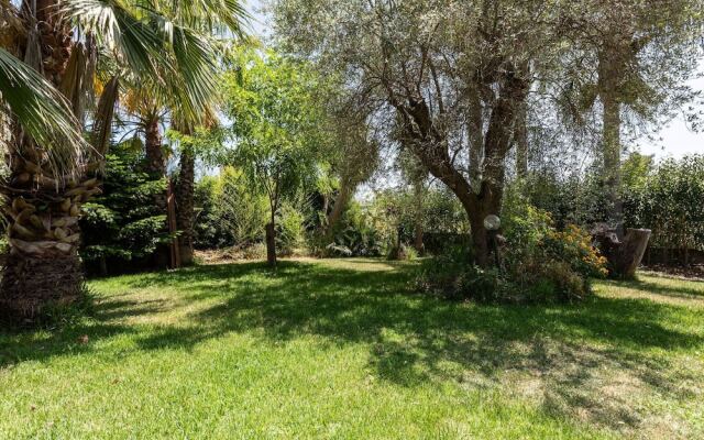 Pretty Apartment in Santa Venerina With Garden