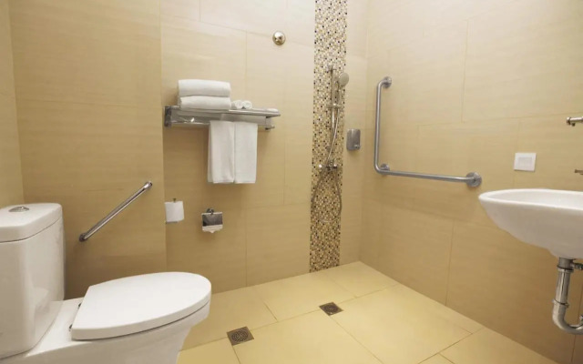 Holiday Inn Express Jakarta International Expo