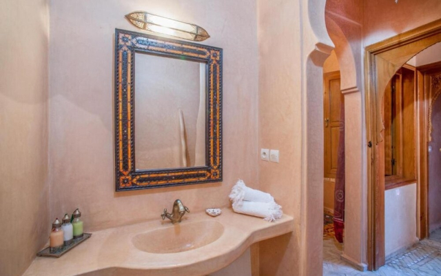 Riad Lakouas, Authentic Santal Room Situe a Marrakech No001