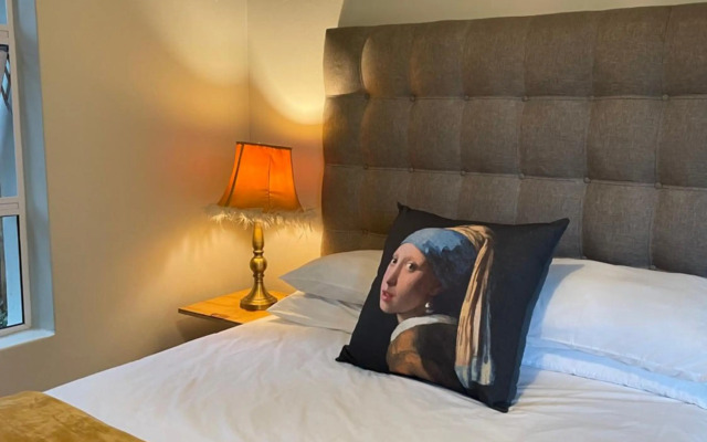 Sarah's Place- Manor House