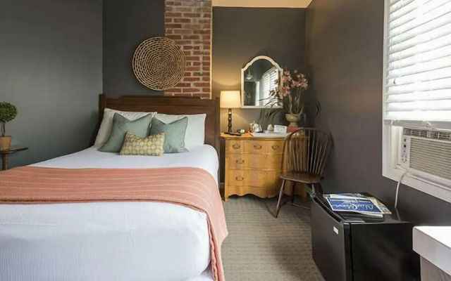 Rehoboth Guest House - Adults only