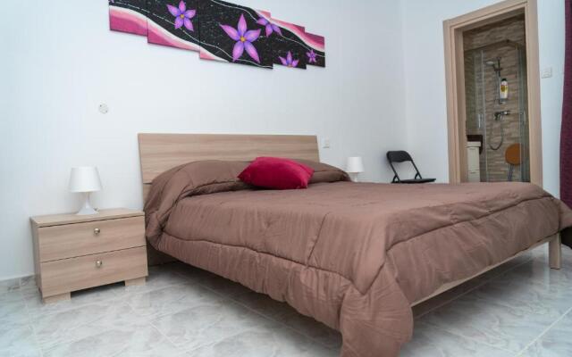 Riviera Mansions Apt. 9 - Side Sea-View, 3 bedroom Deluxe Apartment