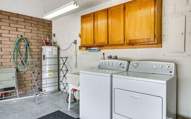 Tucson Townhome w/ Mountain View, Pool Access!