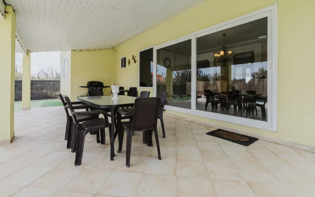 Happy Daze Villa in Paradera
