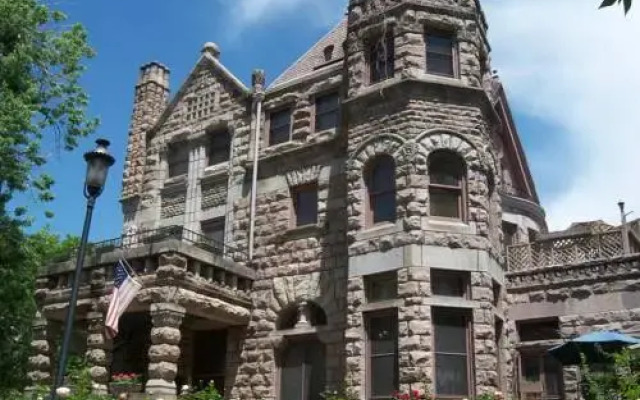 Castle Marne Bed & Breakfast