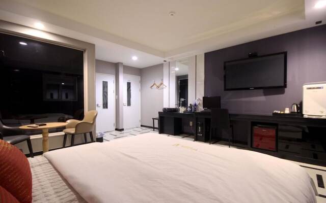 Changwon Myeongseodong Hotel V