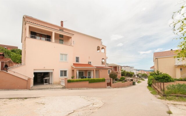 Apartments and Room Danijel