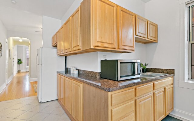 2BR Real Comfy Apt in Wrigleyville