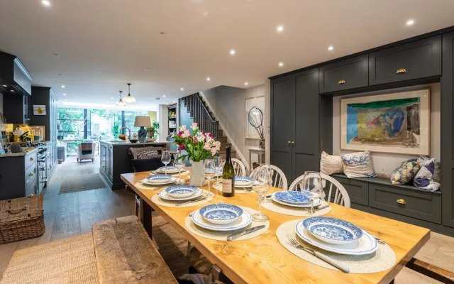 Comforting Clapham Home By The Overground Station